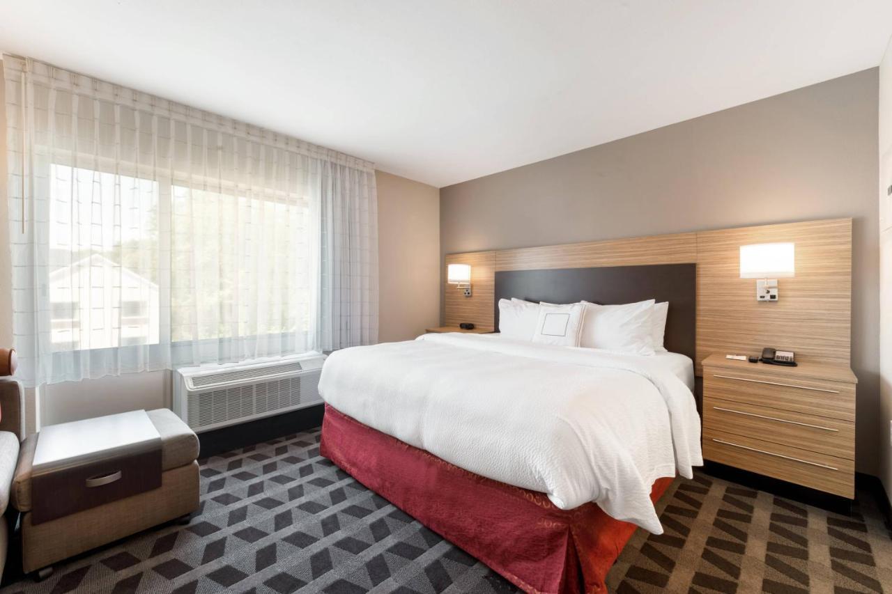 Towneplace Suites By Marriott Greensboro Coliseum Area Екстериор снимка