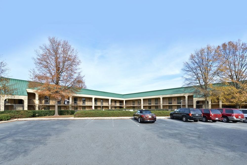 Towneplace Suites By Marriott Greensboro Coliseum Area Екстериор снимка